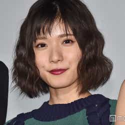 モデルプレス - 松岡茉優、ノーメイク&寝間着姿の先輩女優に遭遇「映さないで~!」
