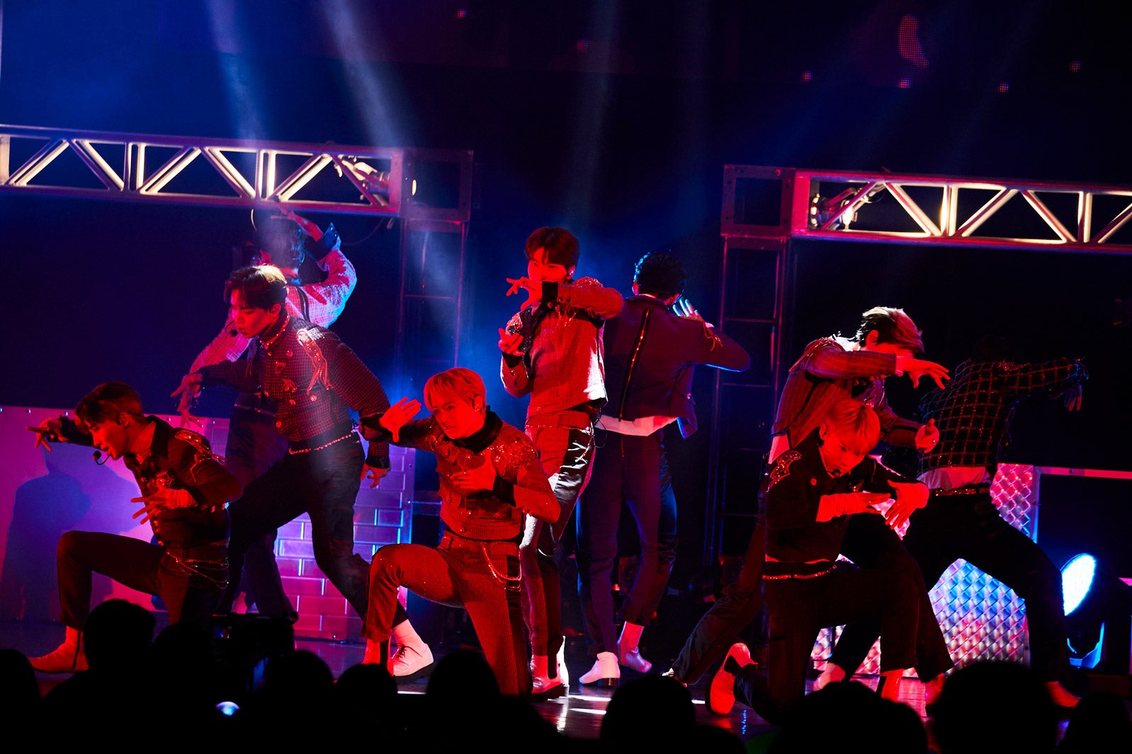 JO1／「MIDNIGHT SUN」ショーケース東京公演より（C）LAPONE ENTERTAINMENT