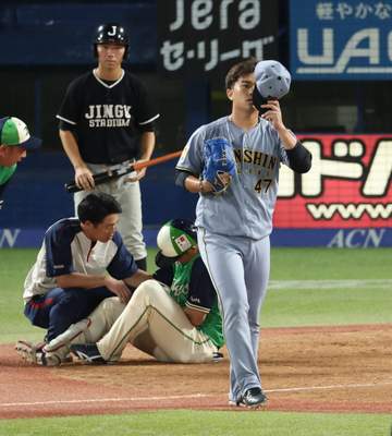 ヤクルト-阪神戦でまた異例の光景 桐敷が死球を与えた宮本に歩み寄って深々と頭下げる 山野も元山への死球で謝罪 宮本は五回の守備から交代