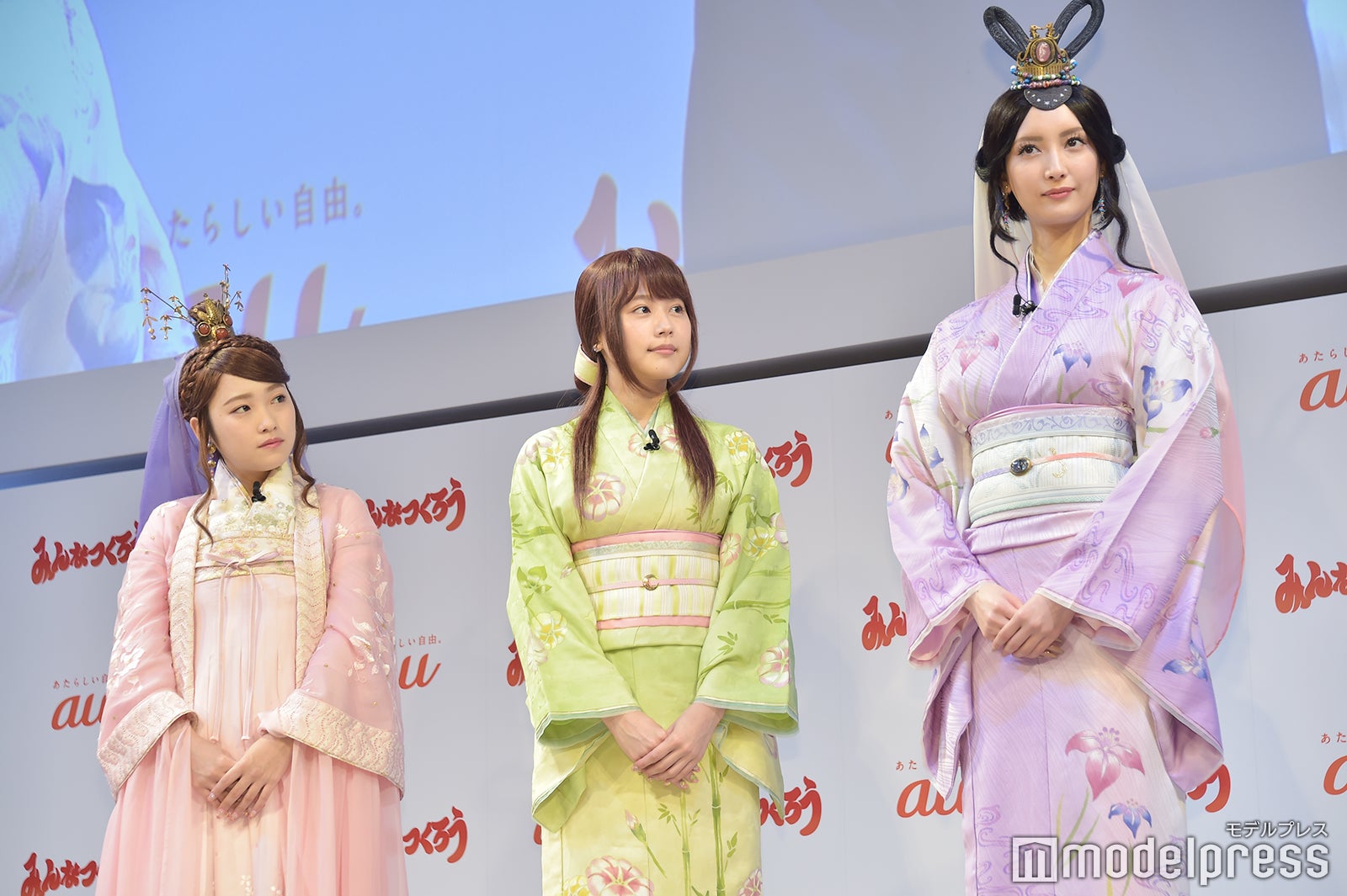 （左から）川栄李奈、有村架純、菜々緒（C）モデルプレス