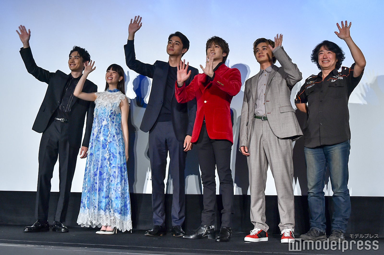左から：町田啓太、森川葵、東出昌大、新田真剣佑、北村匠海、羽住英一郎監督 （C）モデルプレス