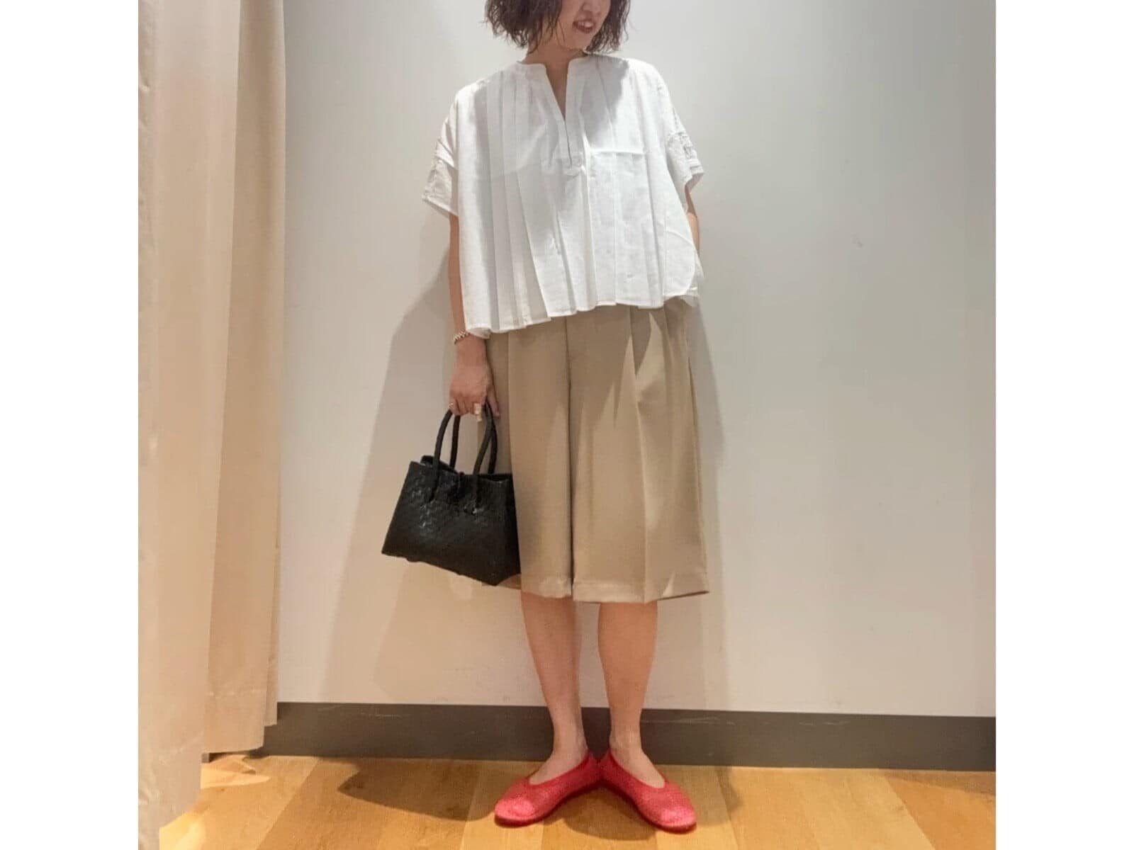 「汗が脚をツツーッと流れ落ちて不快」40代が避けたい真夏のNGボトムス！今が旬のおすすめアイテムは？