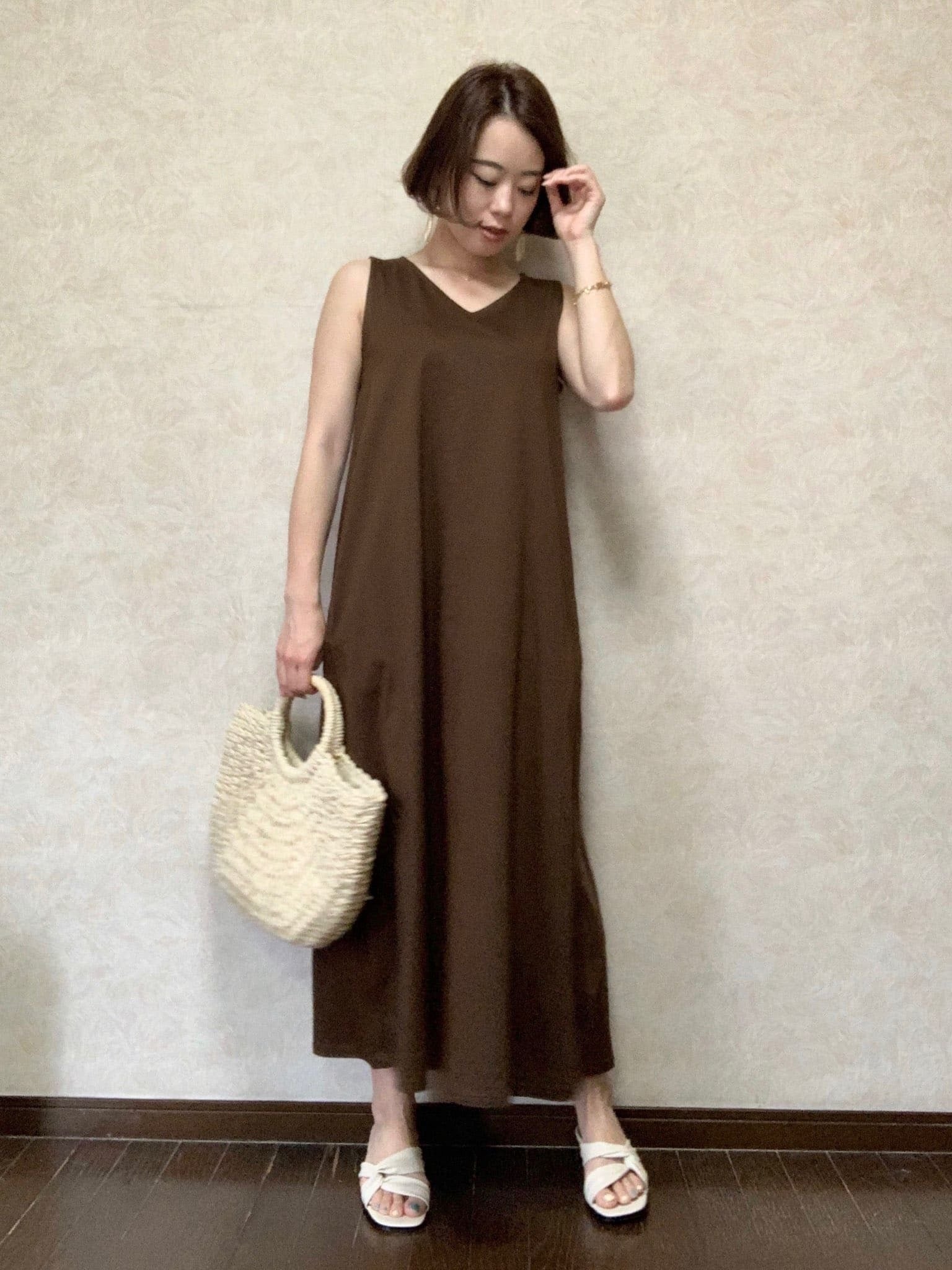 ユニクロ 大人気の 高見えワンピース で手抜きに見えない時短コーデ モデルプレス