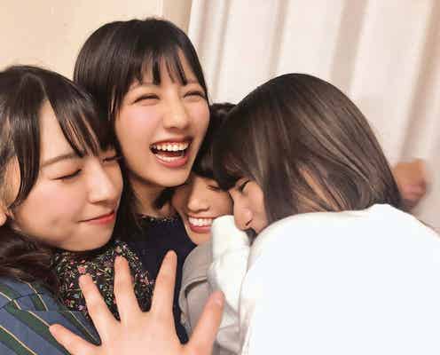 日向坂46、オフショット写真集がいきなり1位獲得 わちゃわちゃ楽屋写真にファン歓喜<日向撮VOL.01>