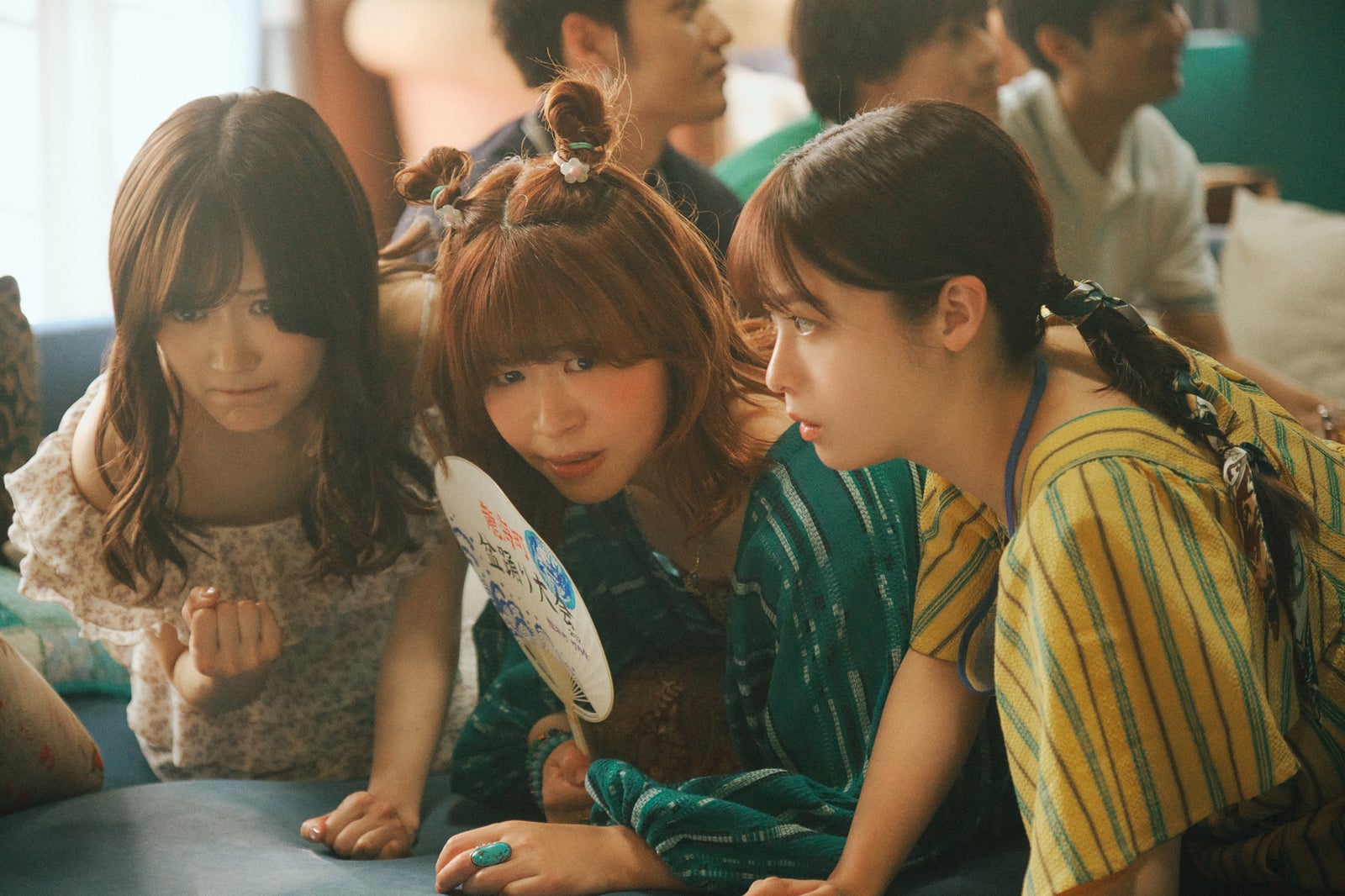 山下美月、加納愛子、橋本環奈「バカンスの法則」（C）AbemaTV, Inc.