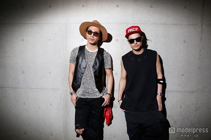 登坂広臣、今市隆二/「月刊EXILE」6月号より(画像提供:LDH)