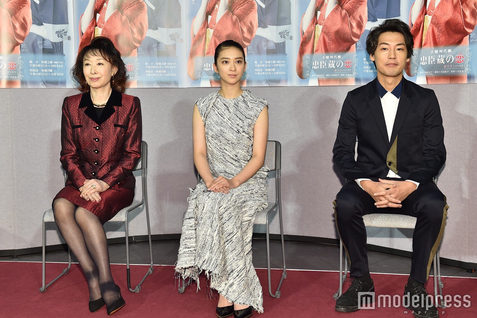 （左から）三田佳子、武井咲、福士誠治（C）モデルプレス