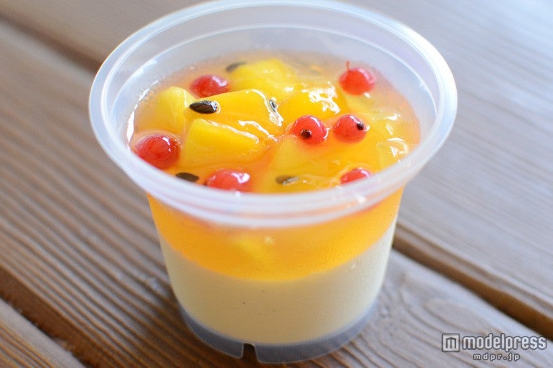 デザートは、バニラムースとマンゴーのカップデザート