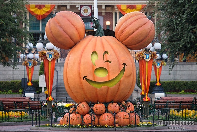 世界のディズニーハロウィーンが凄い 独自イベントで各地が盛り上がる モデルプレス