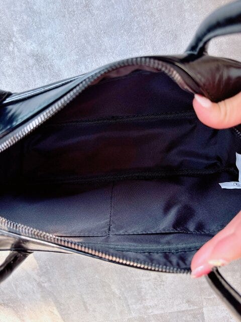 内ポケットは2つ