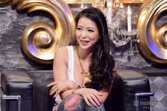 草刈正雄の娘がテレビ初出演 セクシー過ぎる風貌にスタジオ騒然 モデルプレス 草刈正雄の娘がテレビ初出演 セクシー過ぎる風貌にスタジオ騒然 モデルプレス