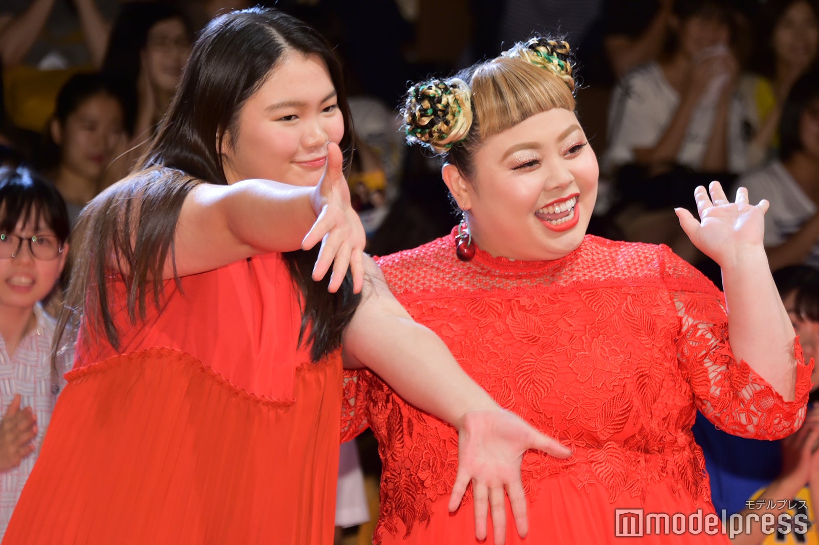 富田望生、渡辺直美 （C）モデルプレス