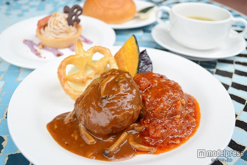 ディズニーハロウィーン、肉汁たっぷり2種のジューシーハンバーグ＜試食レポ＞