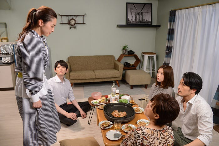 中村アン、古川雄輝、榊原郁恵、大谷亮平、片瀬那奈/「ラブリラン」第6話より(C)読売テレビ