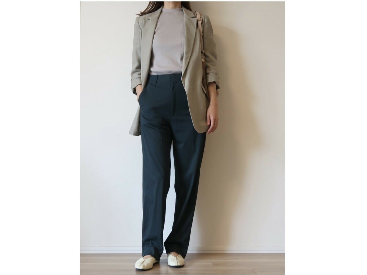 ジャケットのインナーとしても着られるので、お仕事時にもぴったり