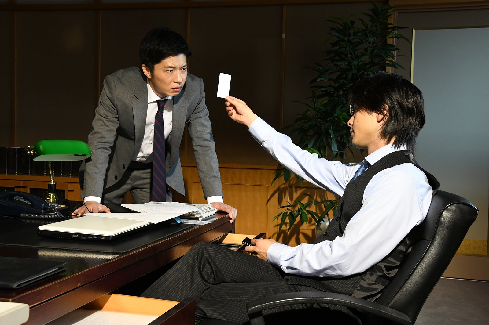 田中圭、中村倫也 （C）テレビ朝日