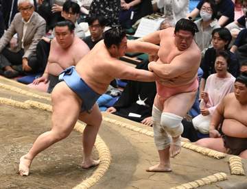 業師対決の激闘に喝采 翔猿VS宇良が壮絶 宇良が体弓なりに反りながら残し逆襲、翔猿も間一髪で取り直し SNS騒然「面白すぎてやばい」