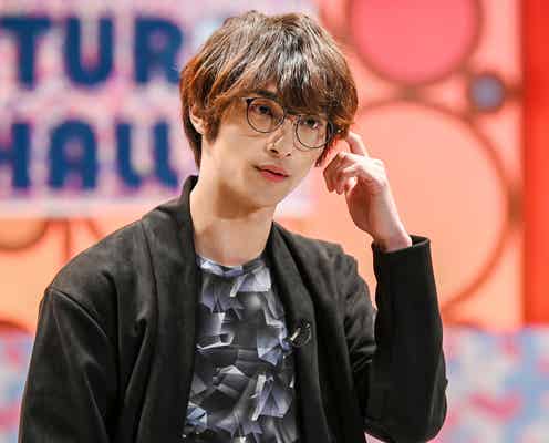 横浜流星、めがね姿でミステリアスな表情「シロでもクロでもない世界で、パンダは笑う。」場面カット公開