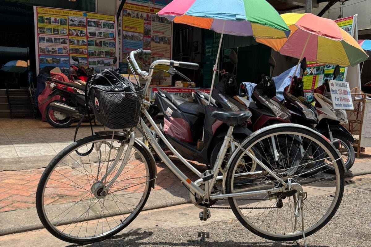 ラオスで見つけた日本の自転車