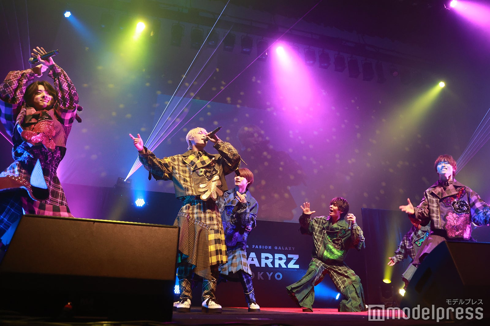 8iper（C）モデルプレス