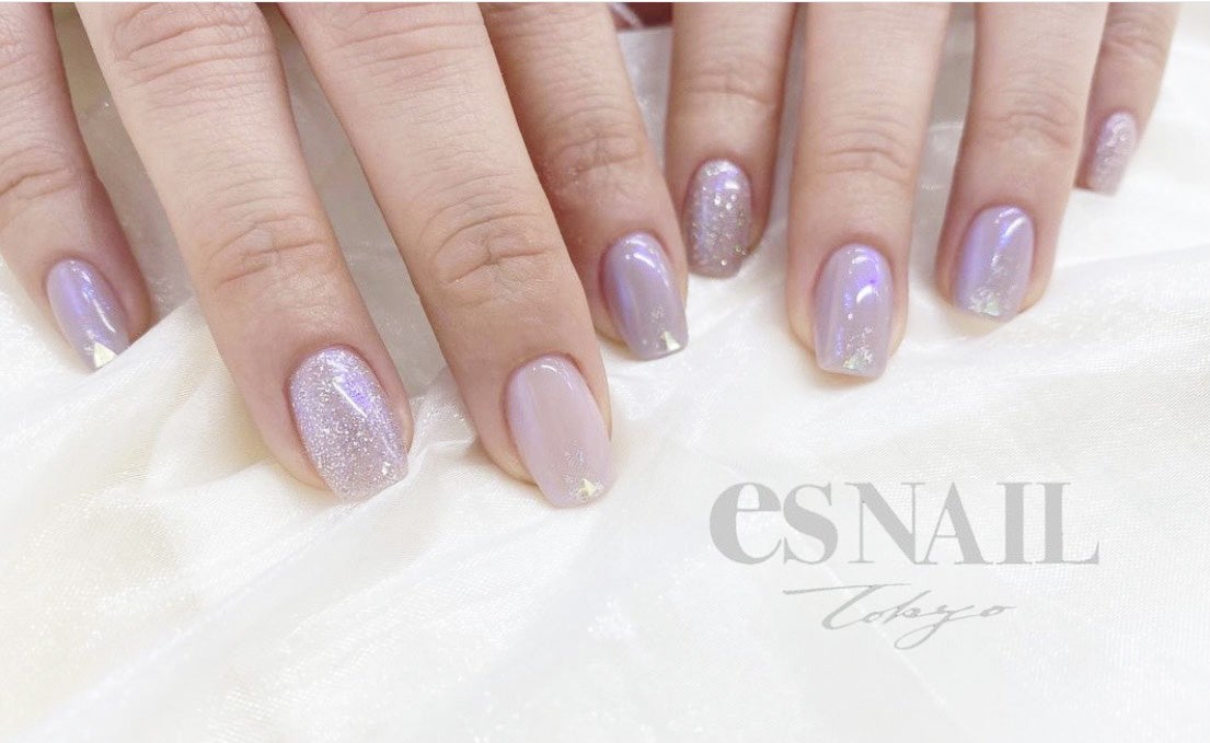 さりげないきらめきが冬っぽいシアーデザイン（画像提供：esNAIL）