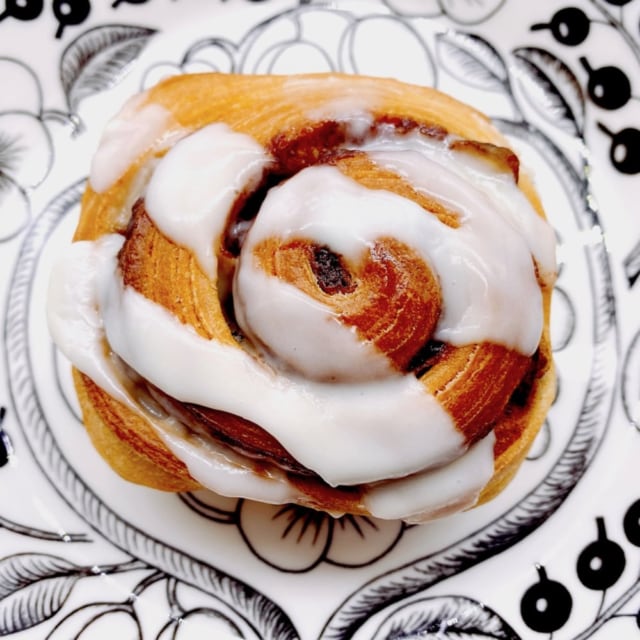 カルディの大人気シナモンロールの季節限定「アップル」が美味しい