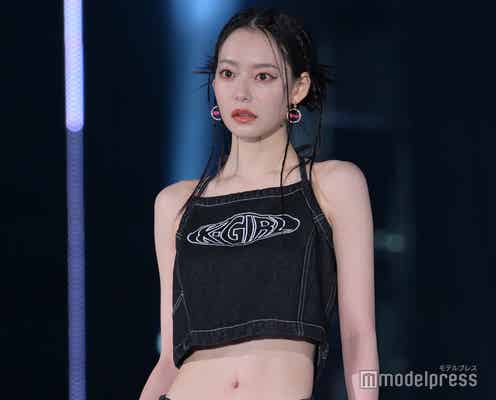 なごみ、ミニ丈ホルターネックで大胆肌見せ 引き締まったウエスト披露【TGC 2024 S/S】