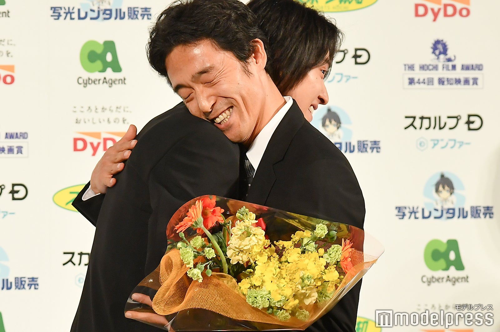 山崎賢人、佐藤信介監督 （C）モデルプレス