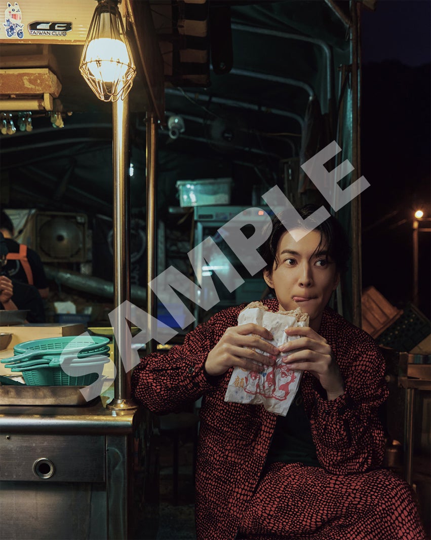 渡邊圭祐「渡邊圭祐 2025.1－2025.12 カレンダー“Yes, We promise.”」（提供写真）