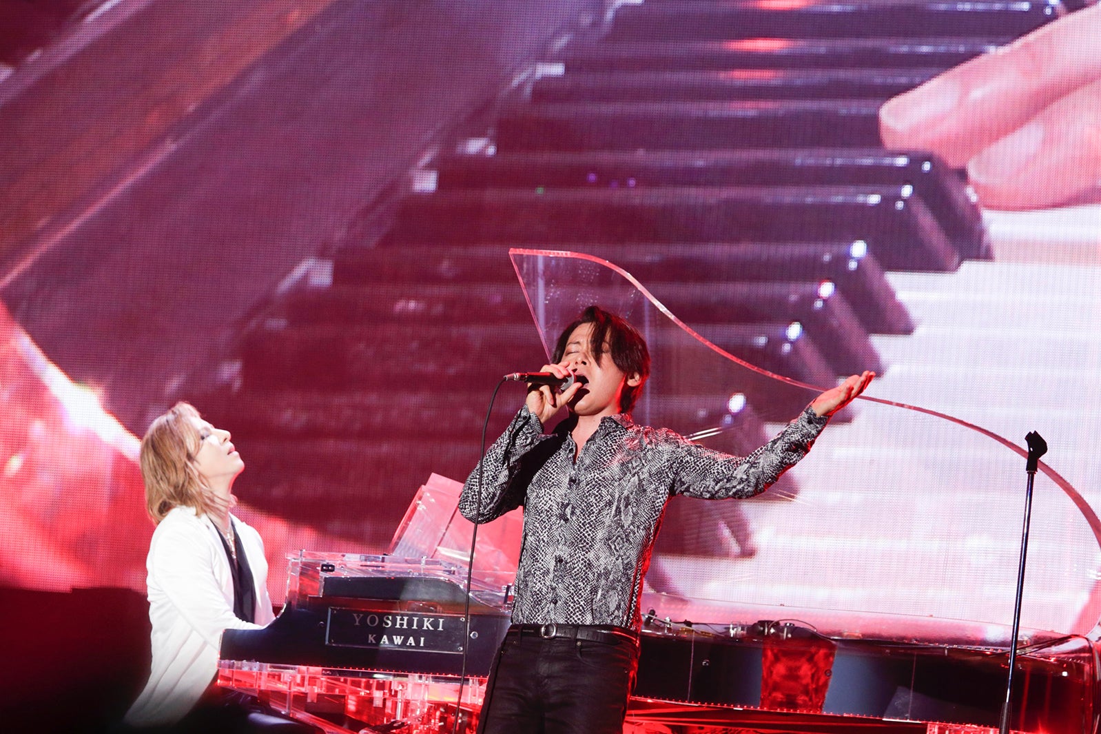 YOSHIKI×LUNA SEA、出会いから30年で初コラボ　あまりの感激にハグ＜セットリスト＞