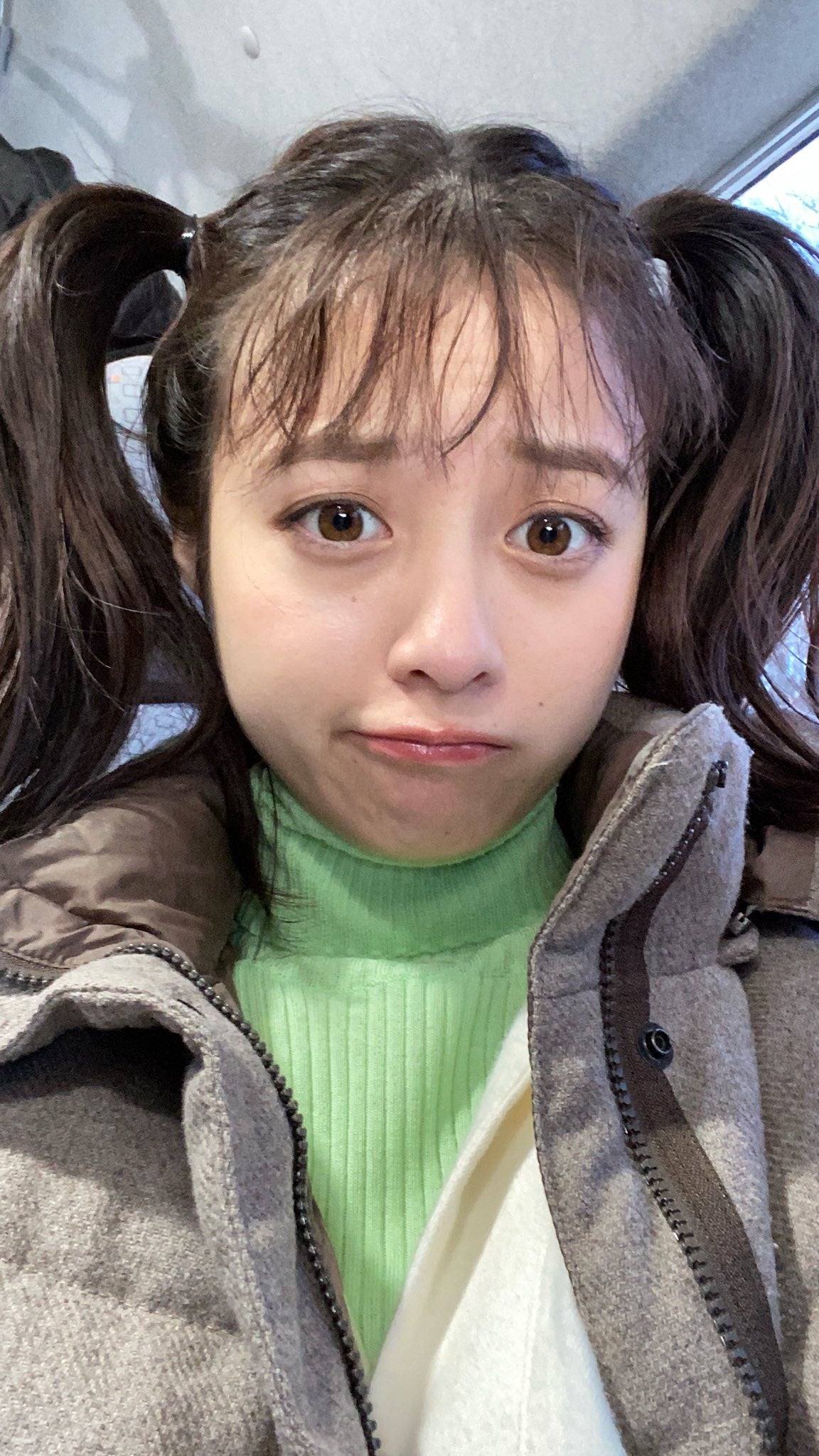 橋本環奈、“高めツインテール”どアップ自撮りに「何しても可愛い」の声