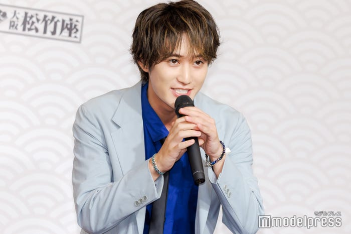井上瑞稀の一言がプレッシャーだったと震える橋本涼(C)モデルプレス