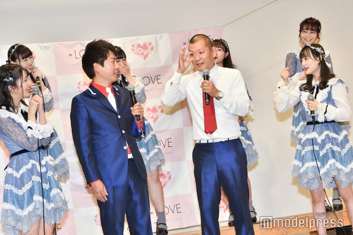 益子卓郎に笑ってしまうメンバー (C)モデルプレス