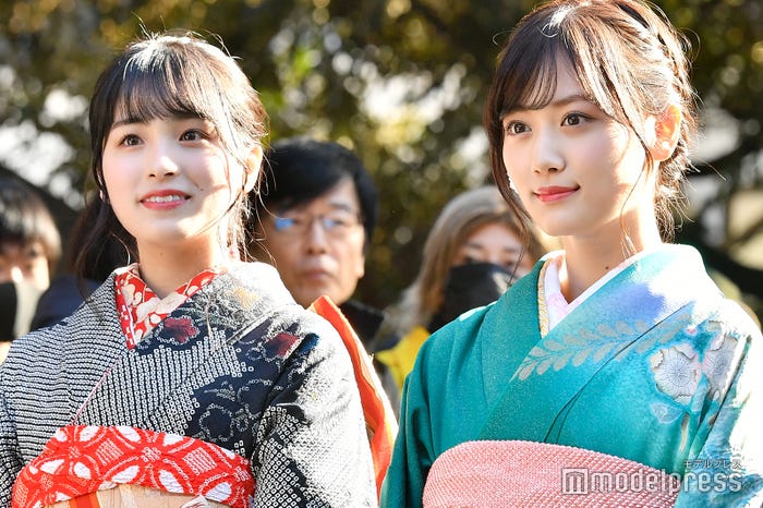 (左から)大園桃子、山下美月(C)モデルプレス