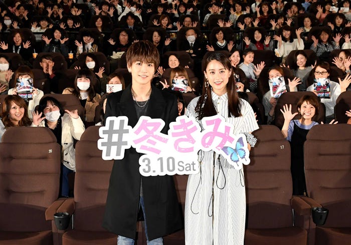 岩田剛典、山本美月(C)2018映画「去年の冬、きみと別れ」製作委員会