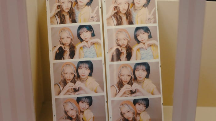 YURI、JISOO「マックに甘いの飲みにこない?リニューアル」篇CMカット(提供写真)