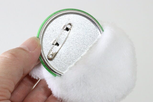 セリア もこもこ缶バッジカバー セリア もこもこ缶バッジカバー