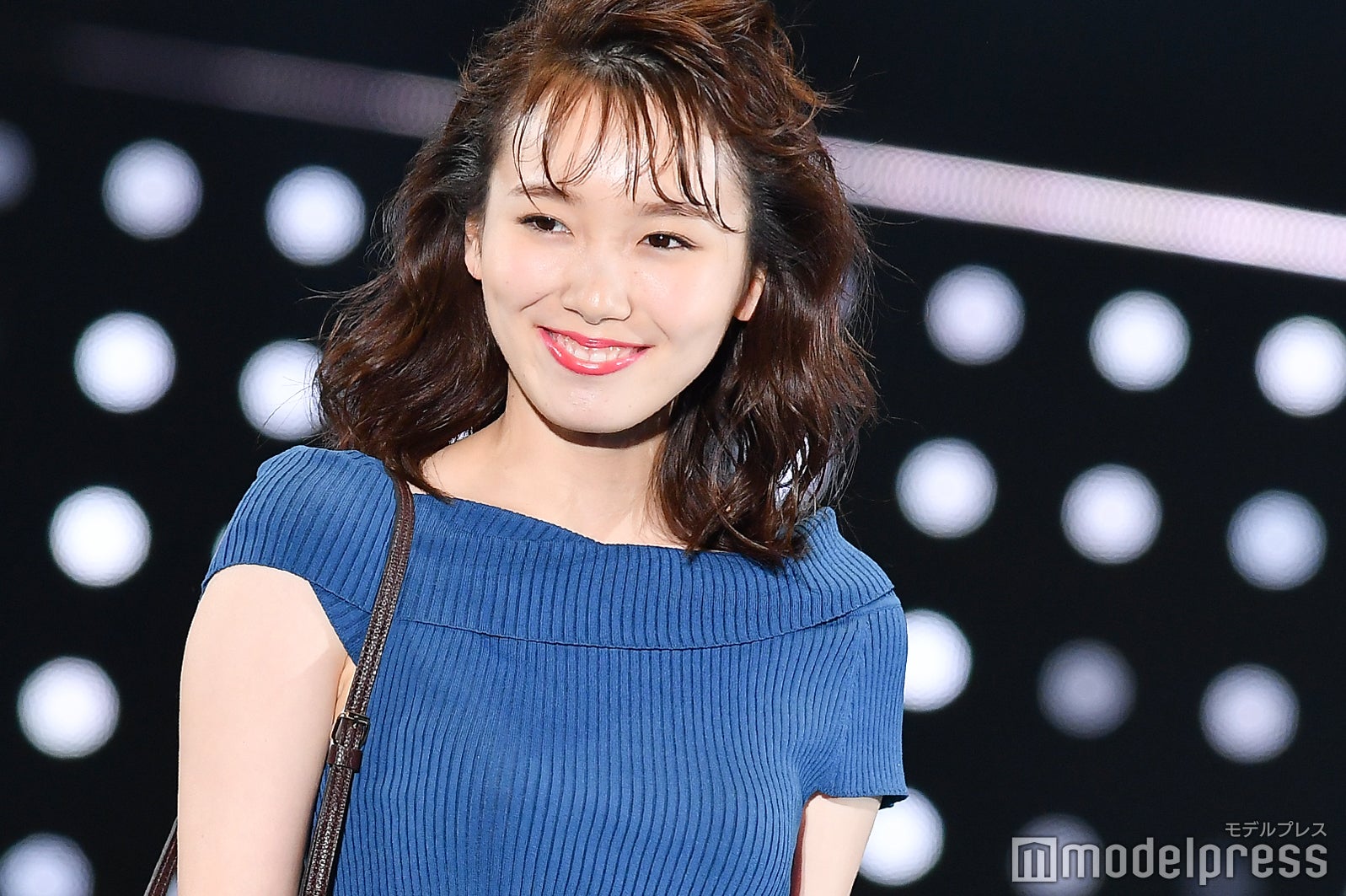 飯豊まりえの笑顔にキュン 白肌輝く爽やかスタイル＜TGC2019S／S＞