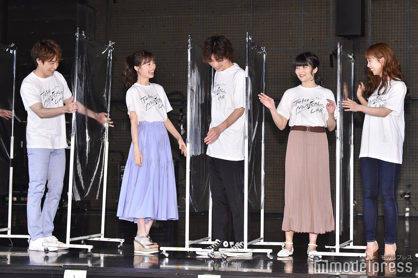 海宝直人、生田絵梨花、木村達成、田村芽実、妃海風（C）モデルプレス