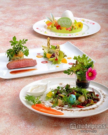 アンバサダーホテル内「エンパイア・グリル」、“ディズニー・イースター”エンパイアディナー／（C）Disney
