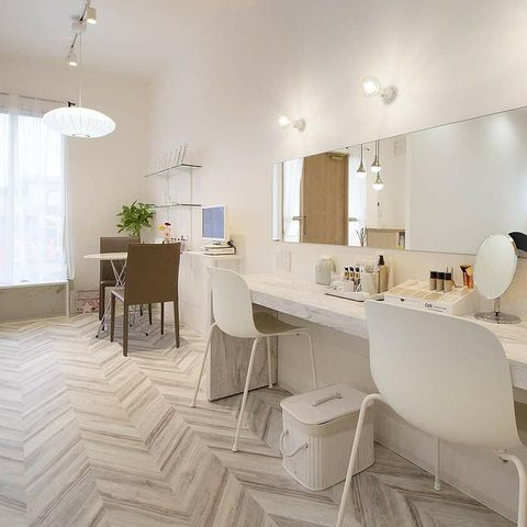 ダクトレールのおしゃれな使い方って 賃貸でも取り付けられる雰囲気のある照明 モデルプレス