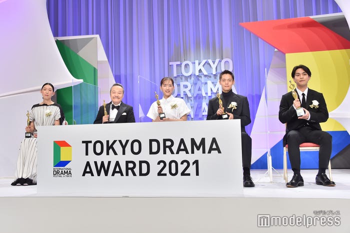 「東京ドラマアウォード2021」授賞式(左から)江口のりこ、西田敏行、綾瀬はるか、窪田正孝、柳楽優弥(C)モデルプレス