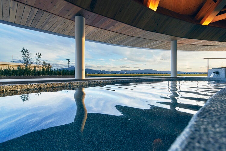 女性用露天風呂／画像提供：ヤマガタデザイン