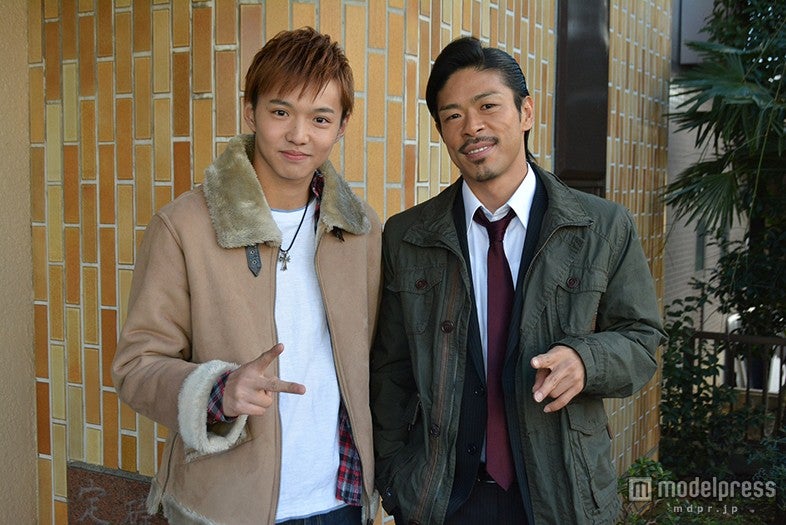 ドラマでの2人の絡み方は必見。佐藤大樹、EXILEのMATSU（左から）