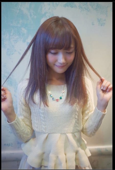 MAXから20cm切ったという最新ヘアを公開した菅野結以/オフィシャルブログより(Ameba)【モデルプレス】