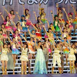 秋元才加とAKB48メンバー