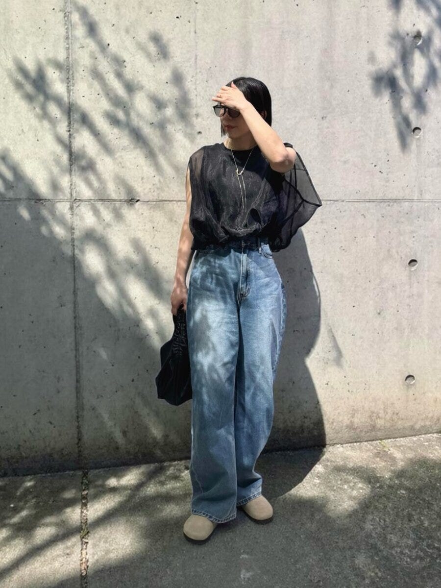 2026春夏大人女性おすすめ透け感黒デニムカジュアルコーデ