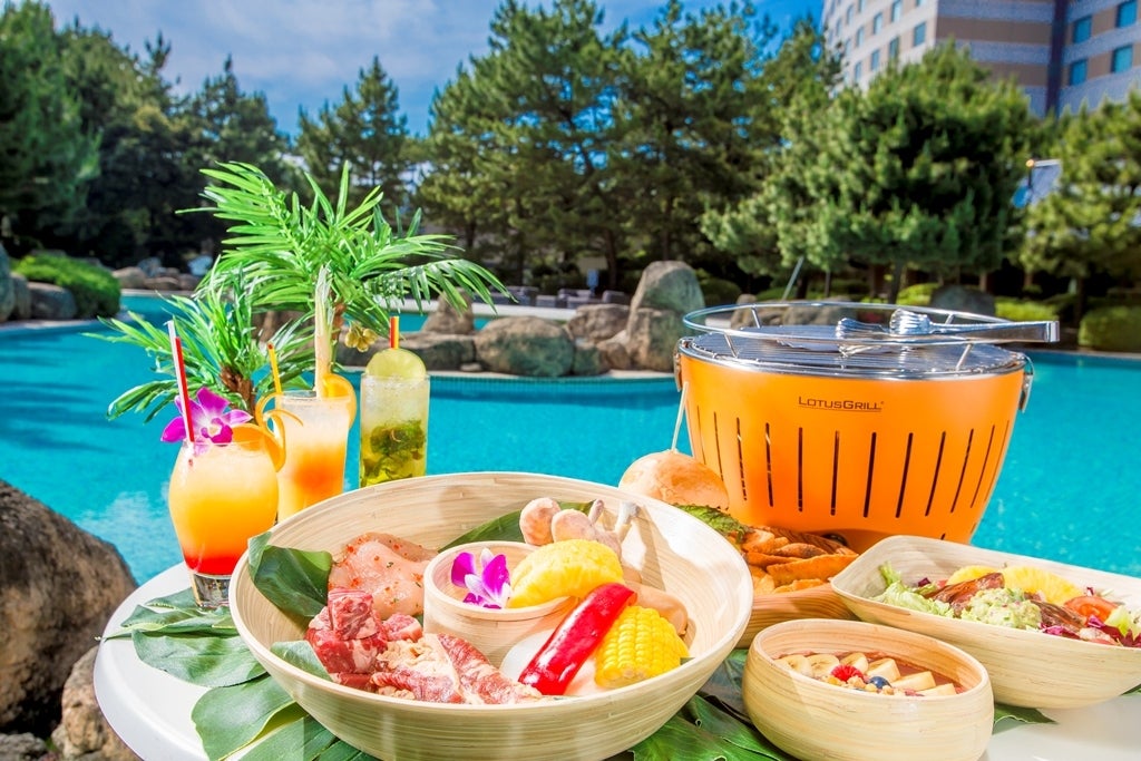 ハワイアンBBQセットメニュー（サラダバー・デザートブッフェ付）￥3,990／￥4,990／￥5,990の3段階／画像提供：ヒルトン東京ベイ