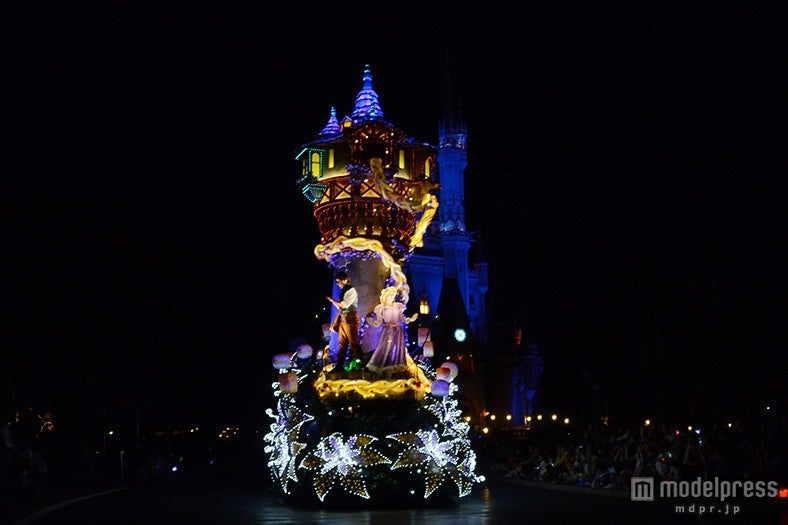 ラプンツェル初登場、リニューアルした「エレクトリカルパレード」初お披露目