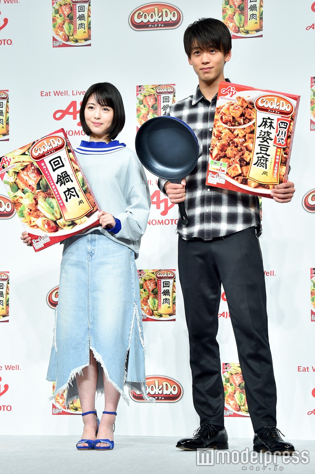 浜辺美波、竹内涼真 （C）モデルプレス